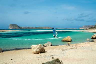Zehn Top-Spots zum Windsurfen abseits von Palekastro