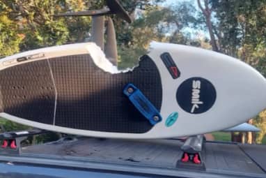 Wingfoiler attacked by shark