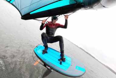 Jumping while wingsurfing - tips in the video tutorial