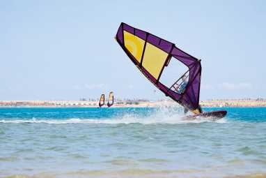 How to do the monkey jibe - dance around the base plate