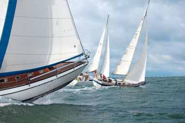 Chiglia lunga contro chiglia corta - quale yacht è più adatto al mare?