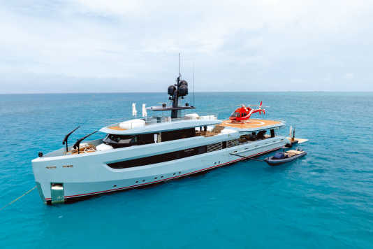 53 Meter lange Abenteuerplattform auf Chartertouren