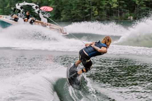 Acht Kriterien, die Sie beim Kauf eines Wakeboards beachten sollten