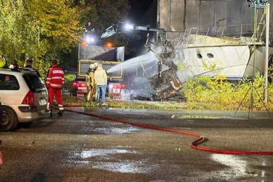 Burning yacht causes large-scale operation