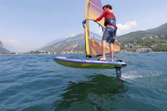 Duotone String Ray and Aero Free 1000 on test - nimble freeride foil