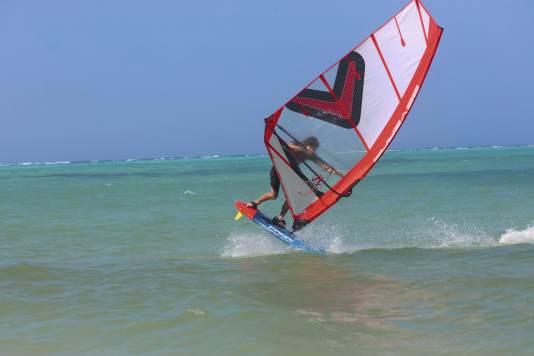 Why a foil sail can also make sense with a fin