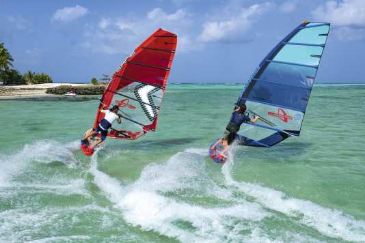 Ten no-cam freeride sails compared - from racy to handy