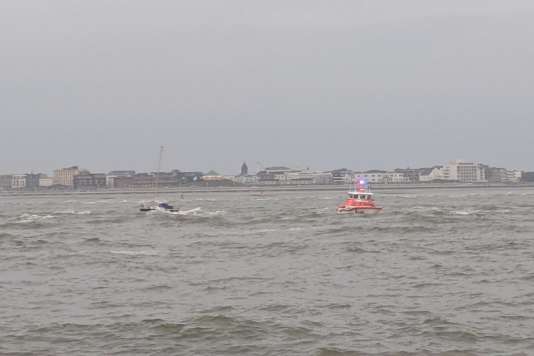 Erneut Segler vor Norderney aus Brandung befreit