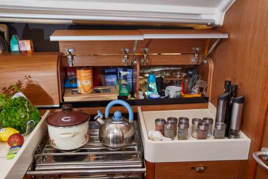 Trois aides utiles pour le rangement et le stockage dans la cuisine de bord