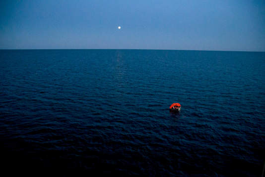 Wie fühlt sich eine Nacht in der Rettungsinsel an?