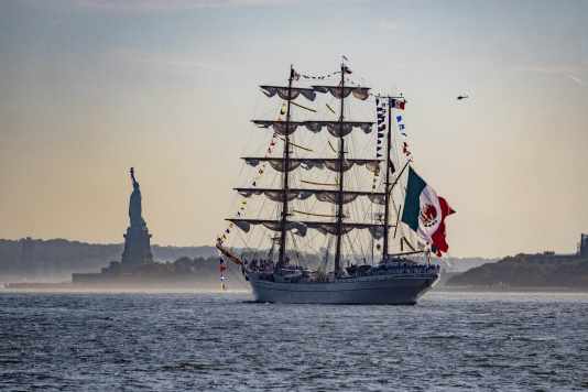 Mexikanisches Segelschulschiff verlässt New York