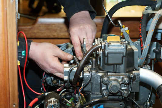 Einbaumaschine fit für den Einsatz halten