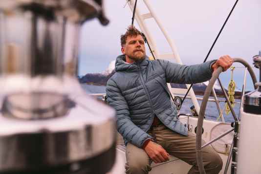 Warmer Midlayer aus alten Fischernetzen und Flaschen