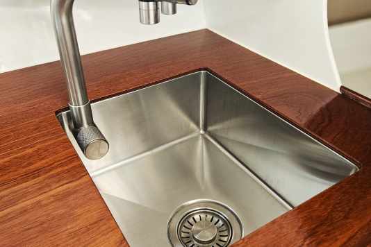 Stainless steel fittings for mobile use