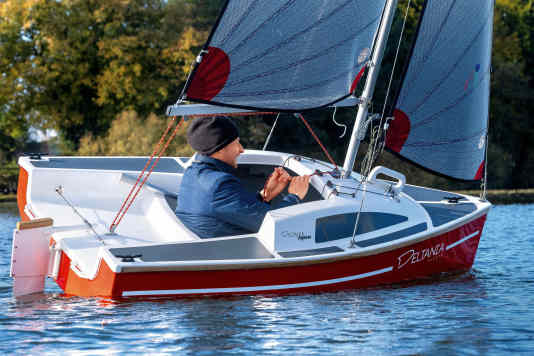 Sensationell! Kleinste Segelyacht der Welt knapp 150 mal gebaut