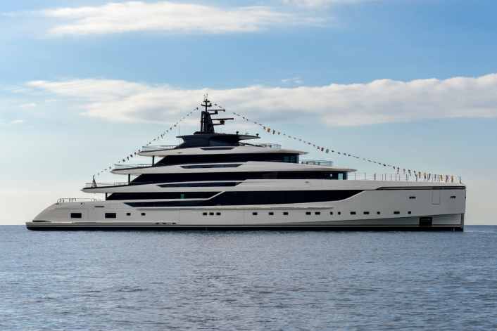 Sanlorenzo launches the first 74Steel