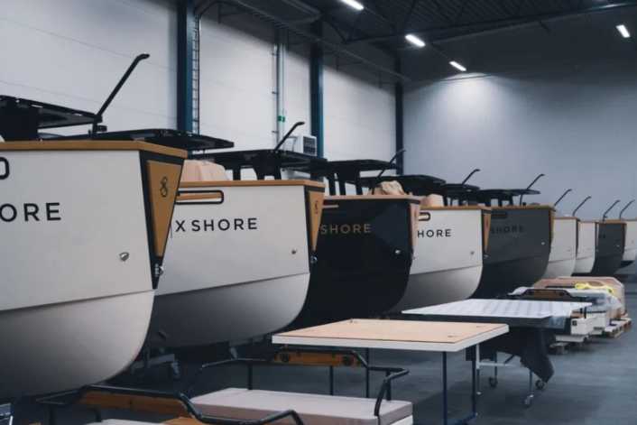 Electric boat pioneers in turbulence