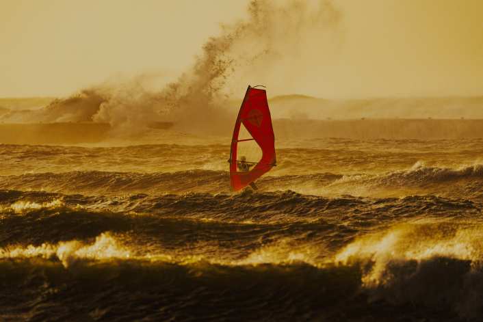 17 Stunden Mittsommer-Surf in Cold Hawaii