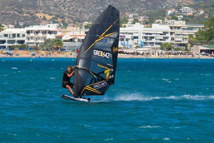 Die besten Windsurf-Spots rund um Athen und den Peloponnes