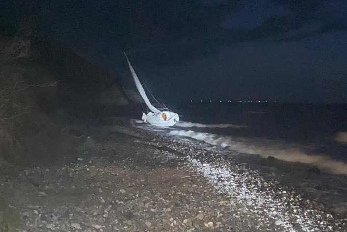 Schwer verletzt: Einhandsegler strandet bei Hiddensee