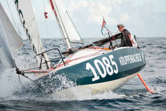 Free at last - Minis pick up speed, Lenz in the lead