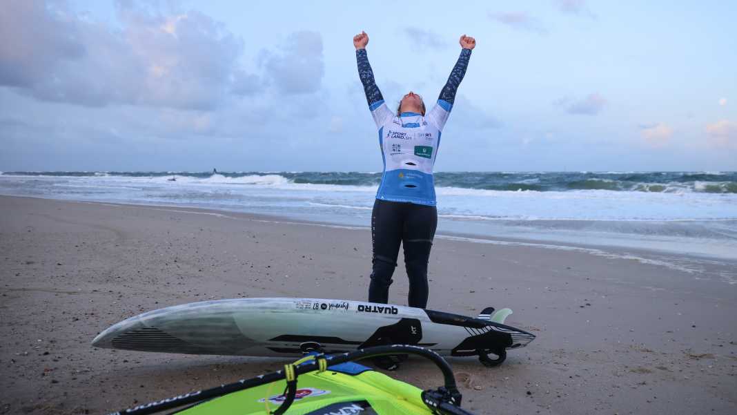 Marine Hunter wins, men run out of wind in wave riding