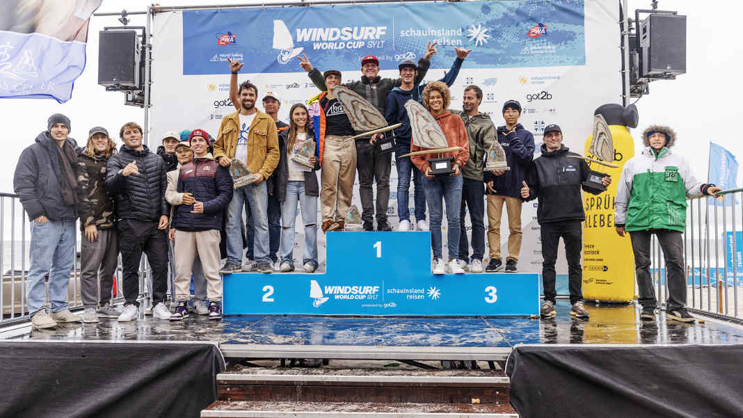 No more races on the last day, well-attended award ceremony despite rain