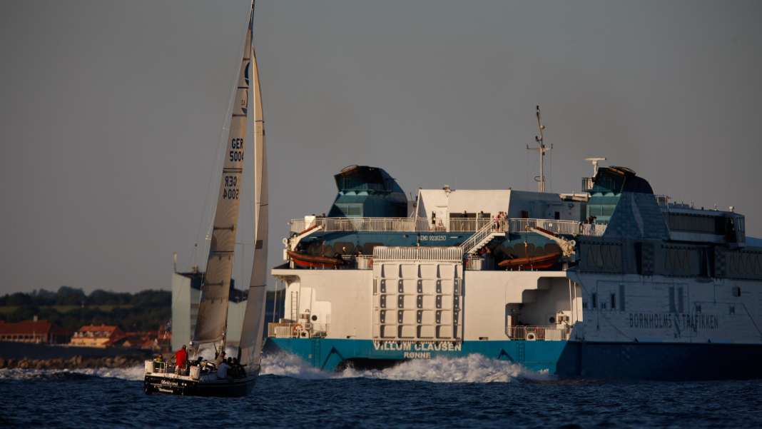 Onde pericolose nella marina di Rønne