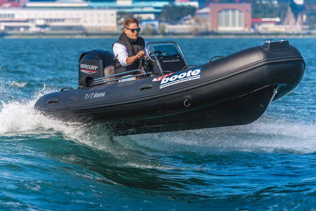 Trailerable inflatable boat for holidays and families