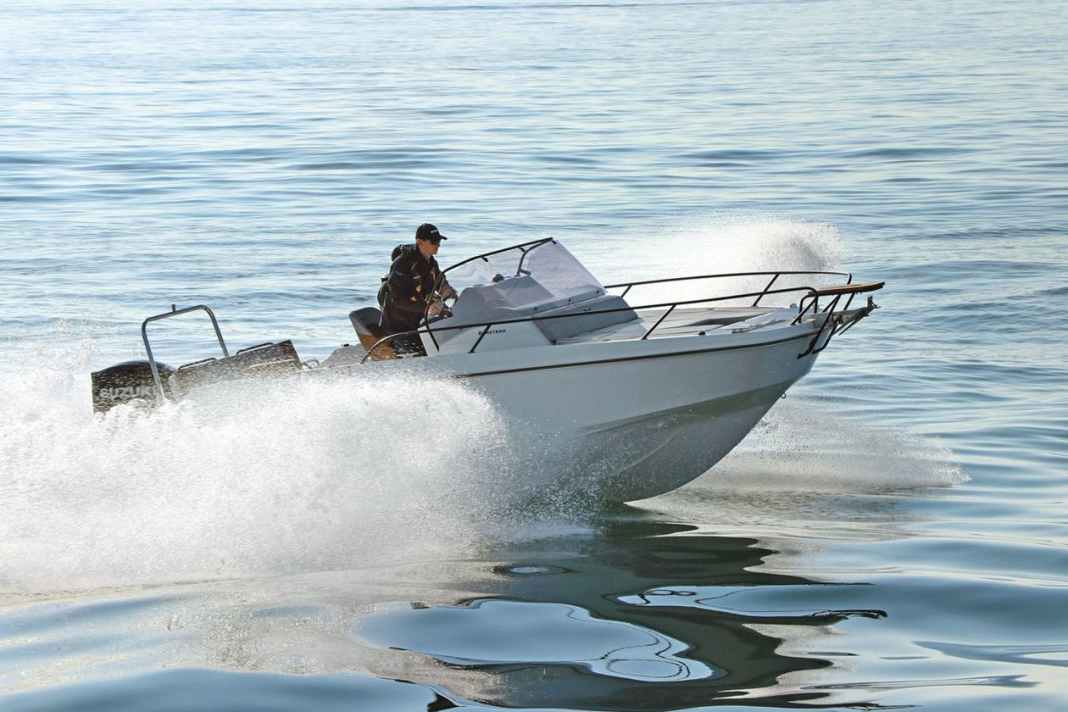 Beneteau Flyer 7 Sundeck - Let go