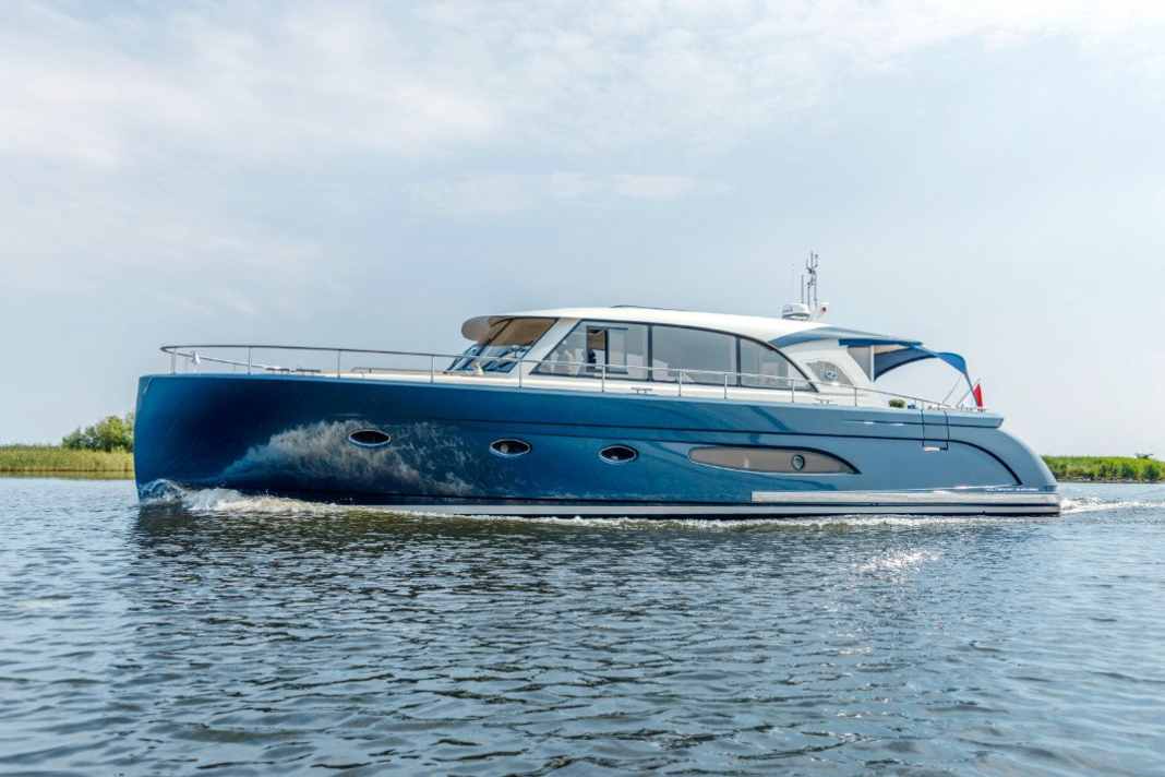 Holterman 53 Commander - Blue elegance