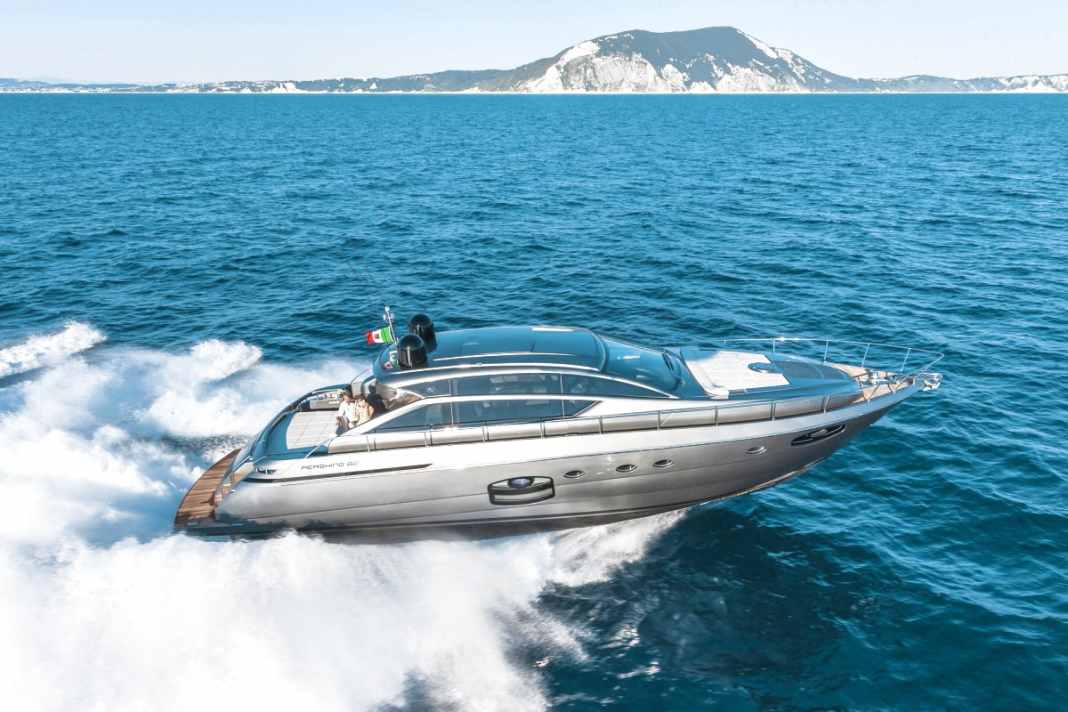 Pershing 62 - Wie ein Geschoss fliegt die Pershing 62 vorbei