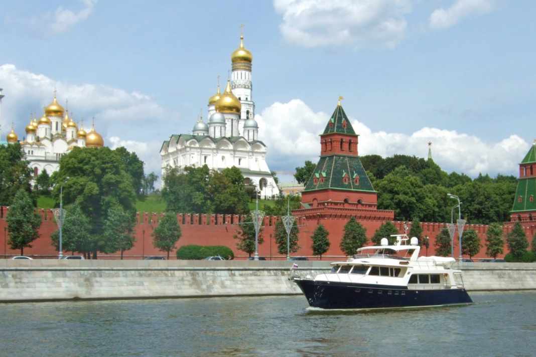 By boat to Moscow