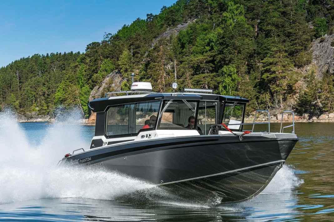 Buster Phantom Cabin - Sportliches Kabinenboot