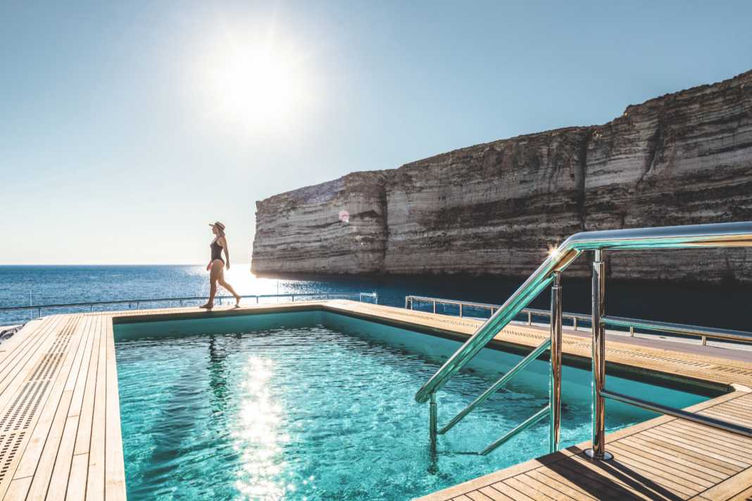 Se solo aveste una piscina come questa a bordo...