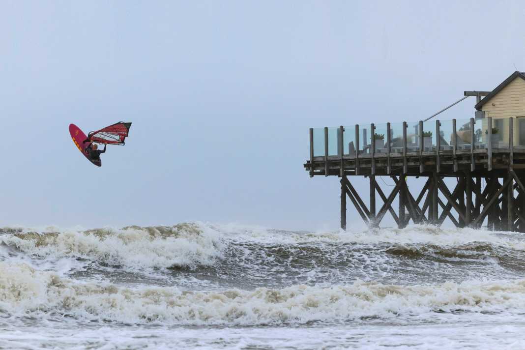 Windsurfing at spring tide - Endless Playground