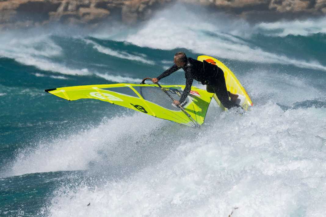 Backside Waveriding - so reitet ihr Wellen nach Luv ab