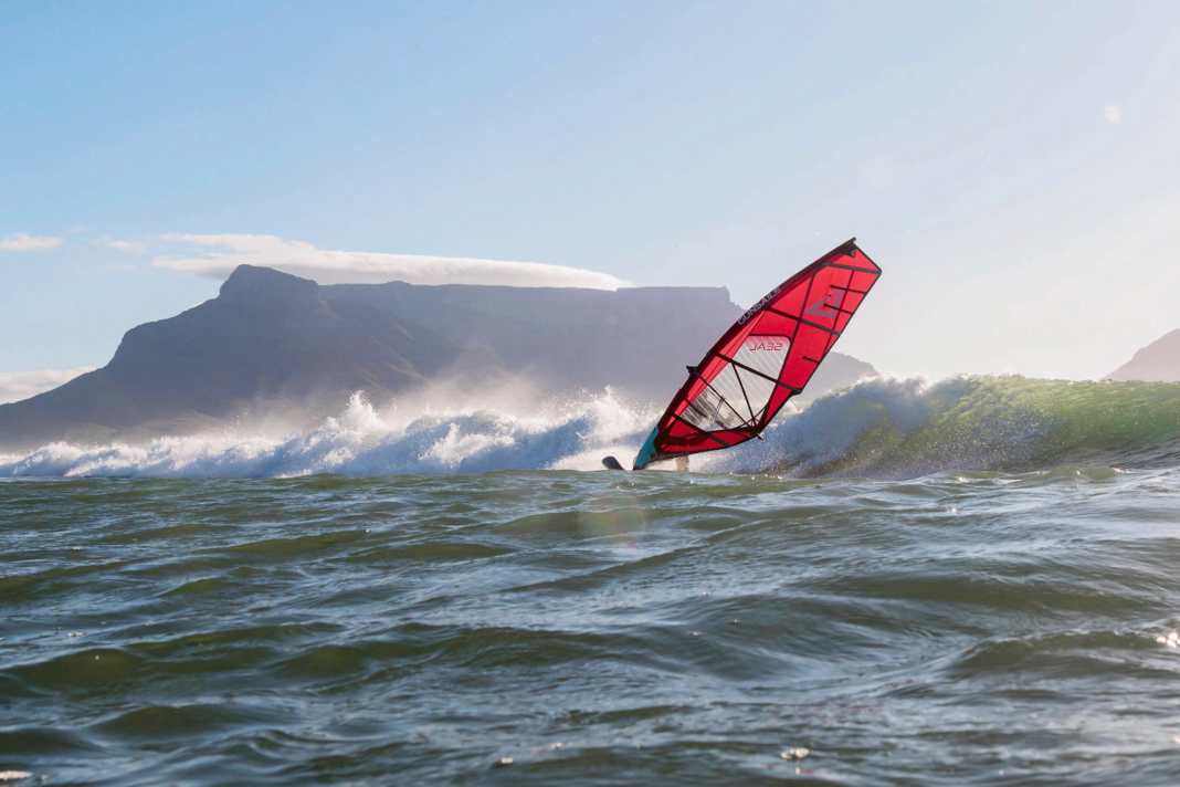 Die besten Windsurf-Spots rund um Kapstadt - von Welle bis Flachwasser