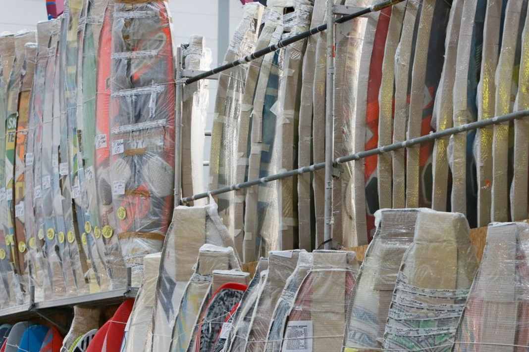 Surfmaterial als Mangelware