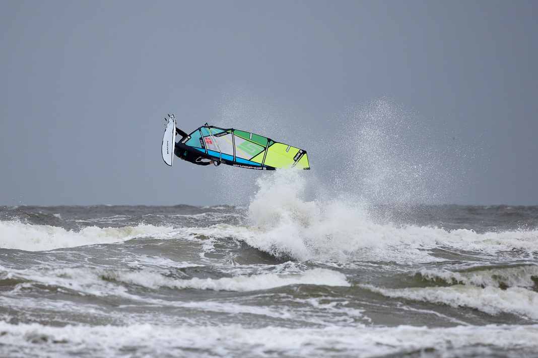 Drehfreudig & radikal - der Naish Hookipa Quad 84 im Test