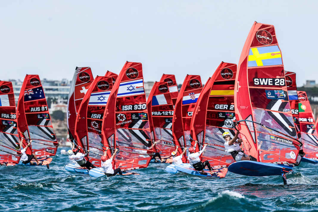 Grae Morris dominates U23 World Championship opener, Meyer in the top ten