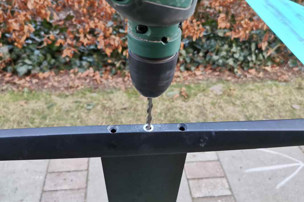 Foil repair - how to remove worn screws
