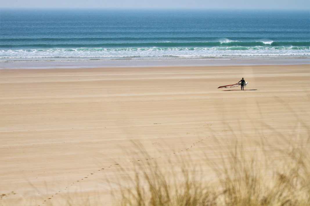 Die besten Windsurf-Spots auf der Halbinsel Cotentin