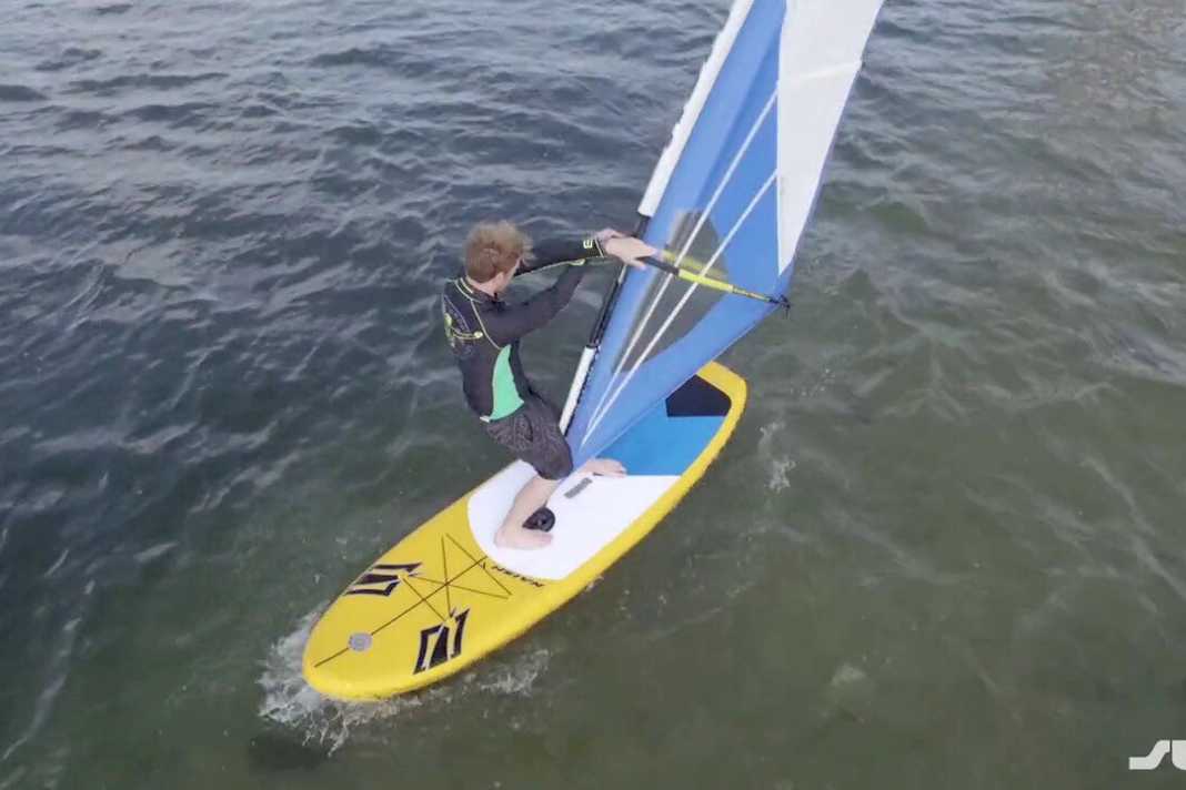 So geht die Wende beim Windsurfen