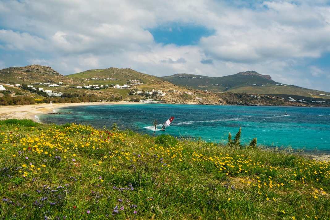 The best windsurfing spots on Mykonos