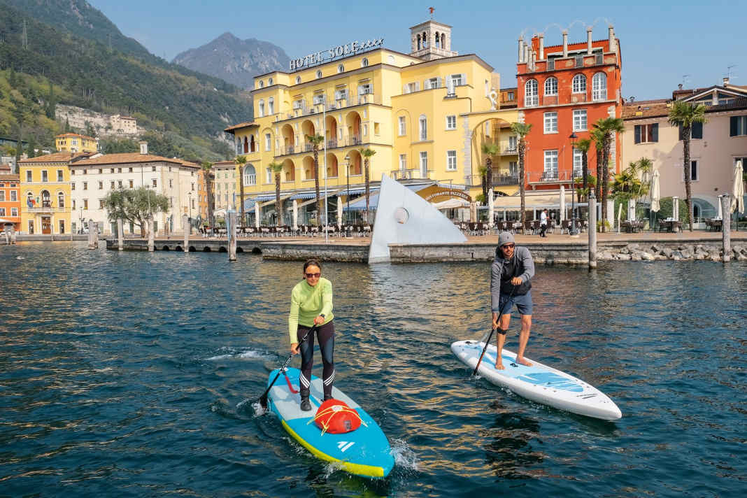 4 besonders leichte Touringboards im Vergleich