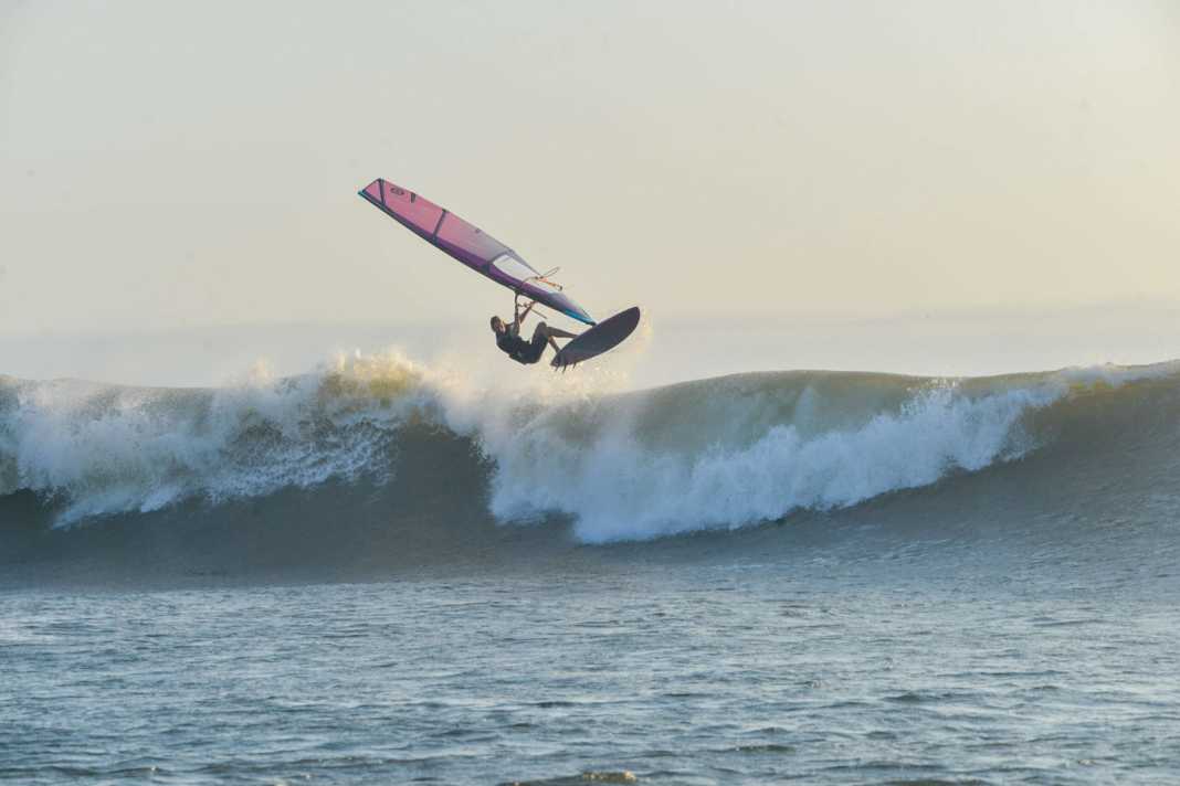 Long waves, light wind - Köster misses final