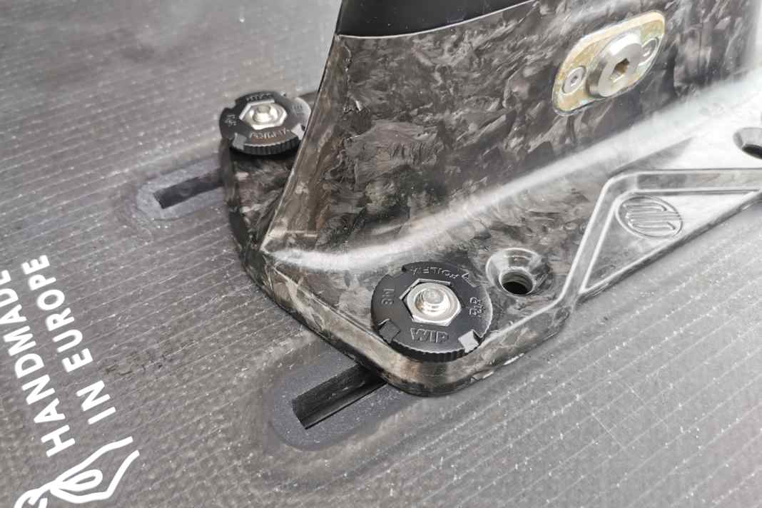 Fast foil mounting & permanently fixed position