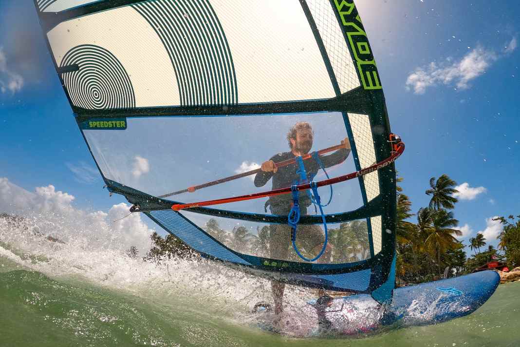 Super-stiff carbon boom from NeilPryde put to the test