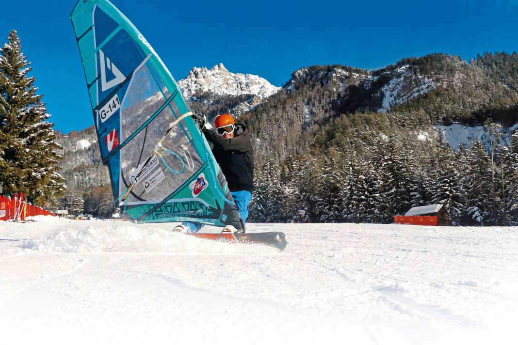 So funktioniert Windsurfen auf Schnee